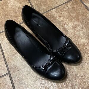 Predictions Women's Black 9.5W Pumps with Decorative Bow